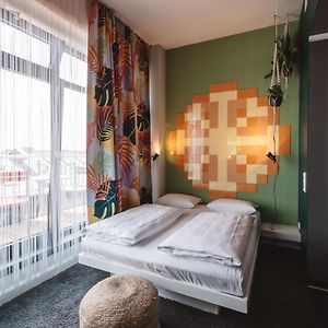 Zimmer mit Kingsize-Bett